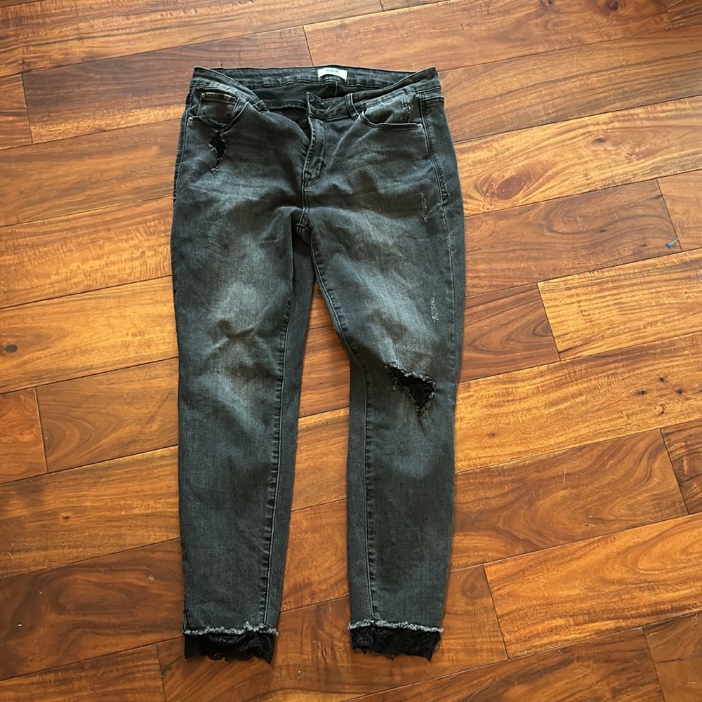 Kensie black distressed jeans lace hem black 10/30